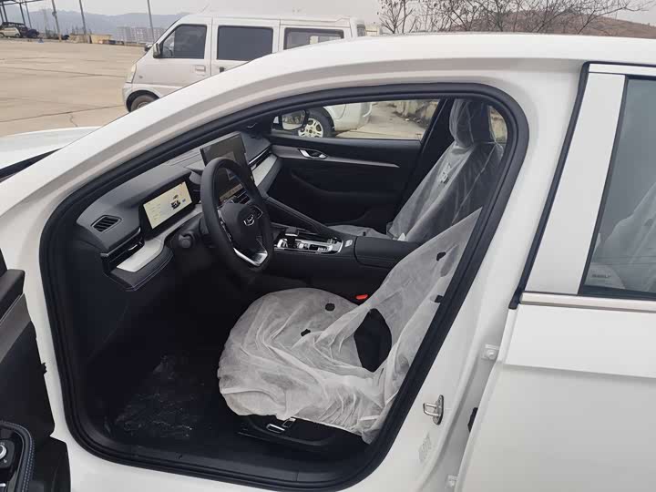 Фото 4 - Geely Preface