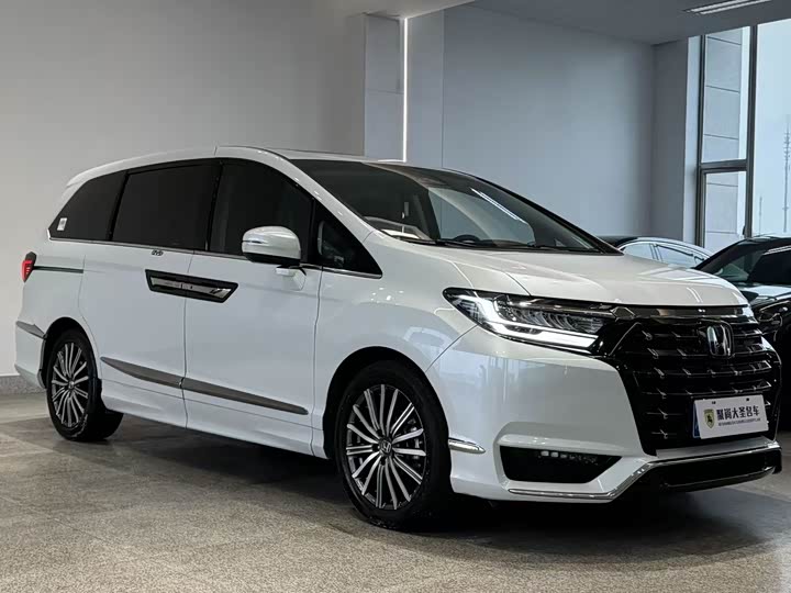 Фото 3 - Honda Elysion