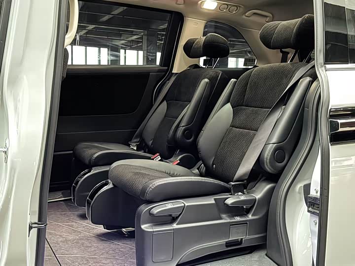 Фото 6 - Honda Elysion