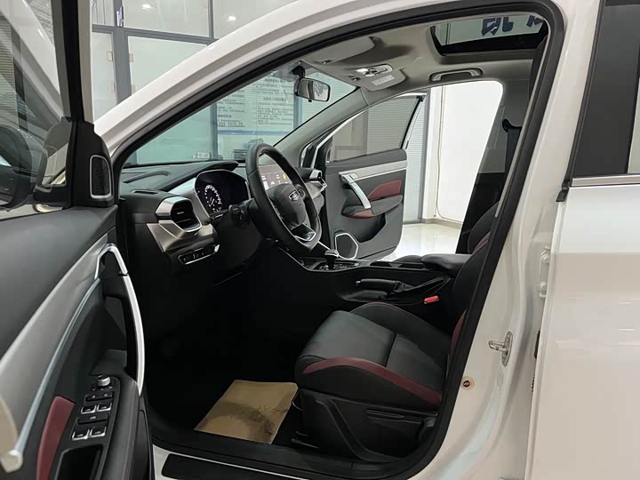 Фото 8 - Geely Coolray