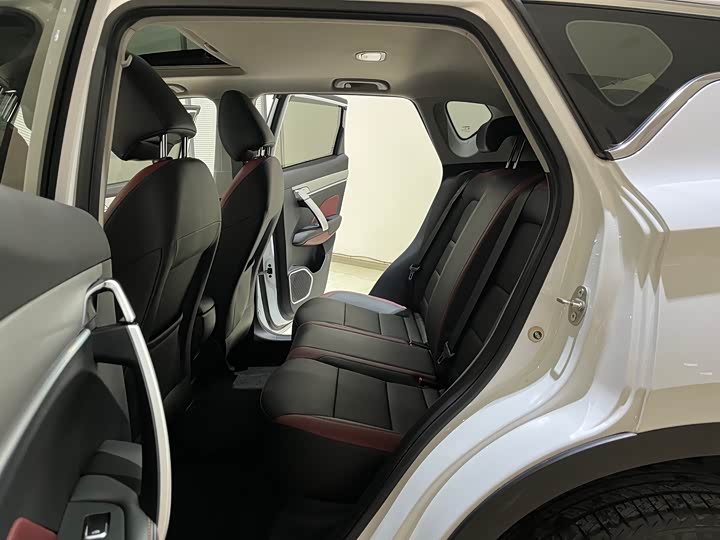 Фото 9 - Geely Coolray