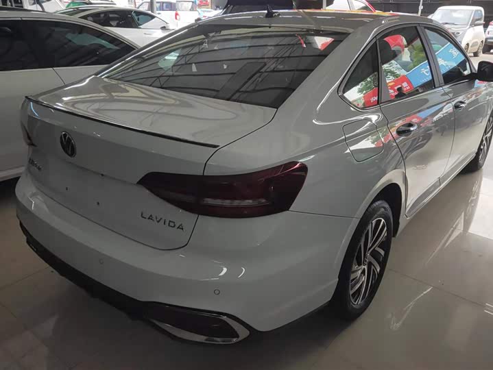 Фото 3 - Volkswagen Lavida