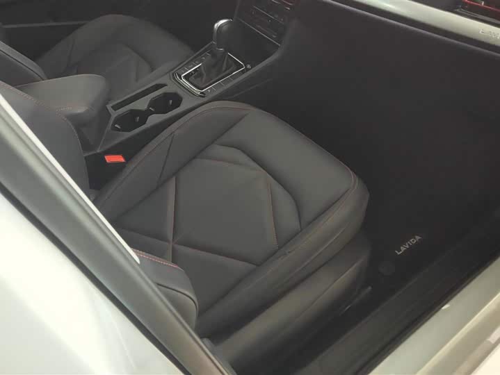 Фото 8 - Volkswagen Lavida