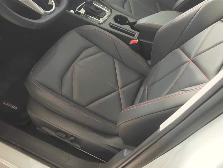 Фото 9 - Volkswagen Lavida