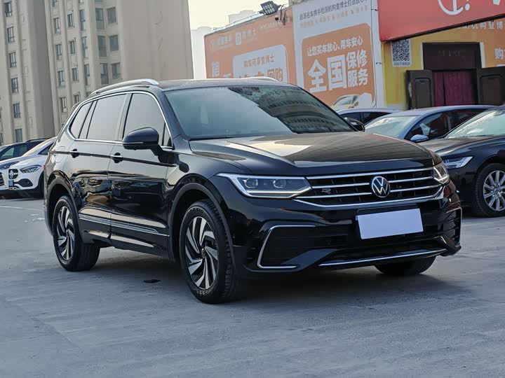 Фото 3 - Volkswagen Tiguan L Pro