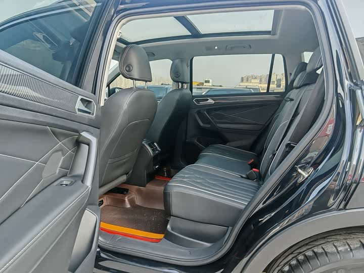 Фото 4 - Volkswagen Tiguan L Pro