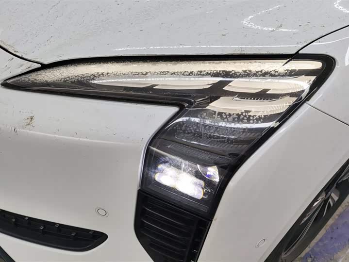 Photo 5 - Hongqi EH7