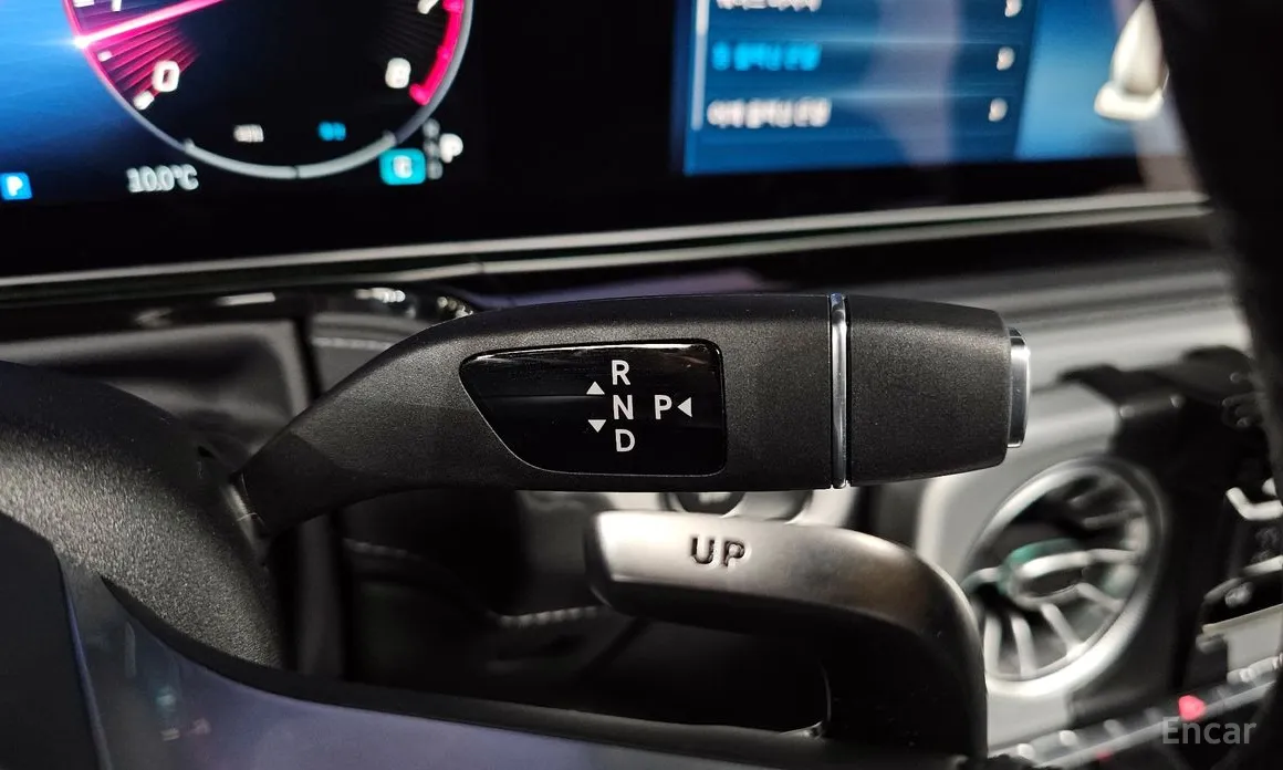 Фото 9 - Mercedes-Benz G-Class