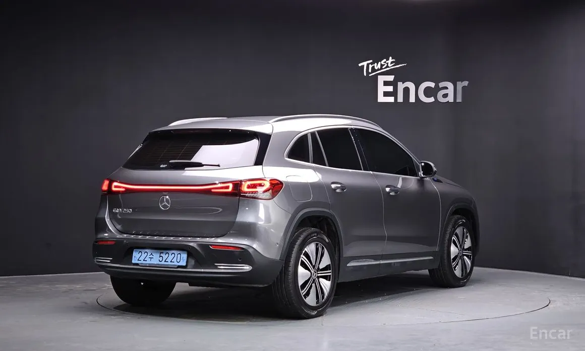 Фото 2 - Mercedes-Benz EQA