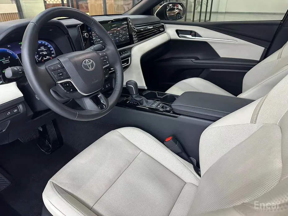 Фото 10 - Toyota Camry