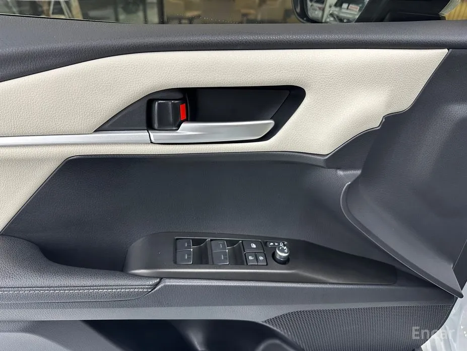 Фото 13 - Toyota Camry