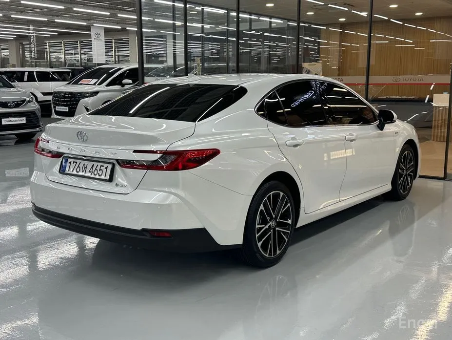 Фото 2 - Toyota Camry