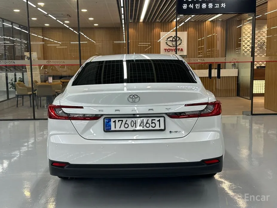 Фото 4 - Toyota Camry