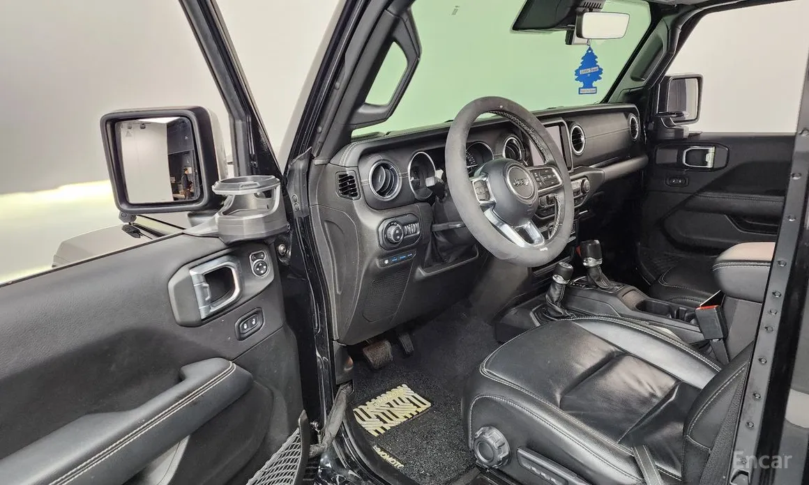 Фото 10 - Jeep Wrangler