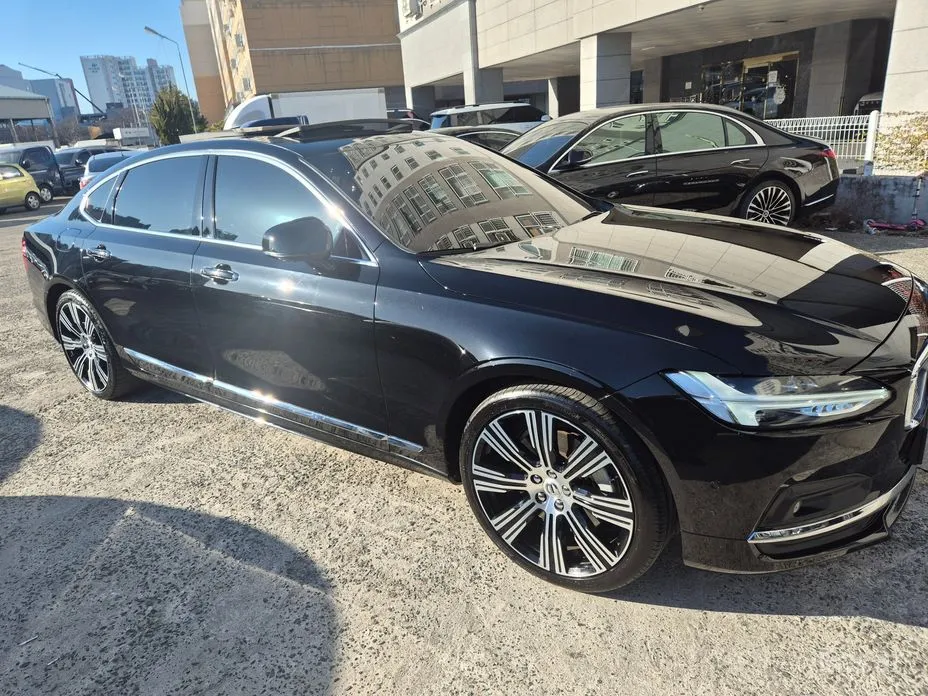 Фото 2 - Volvo S90