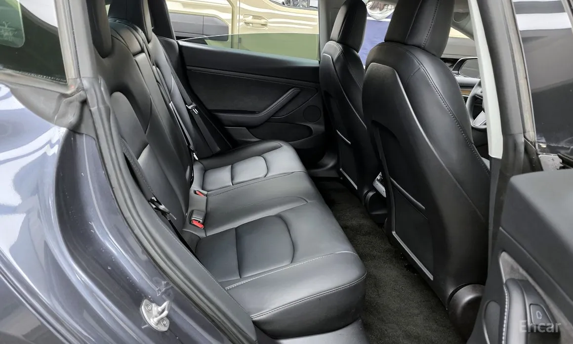 Фото 12 - Tesla Model 3