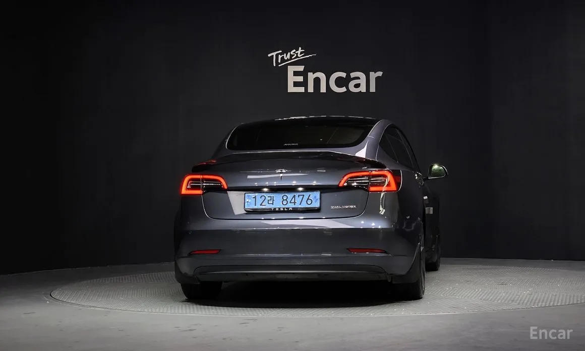 Фото 4 - Tesla Model 3