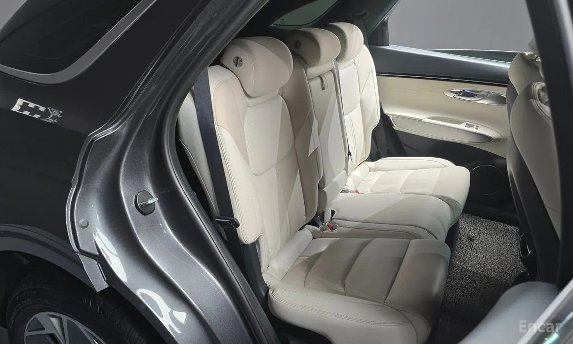 Фото 12 - Genesis GV70