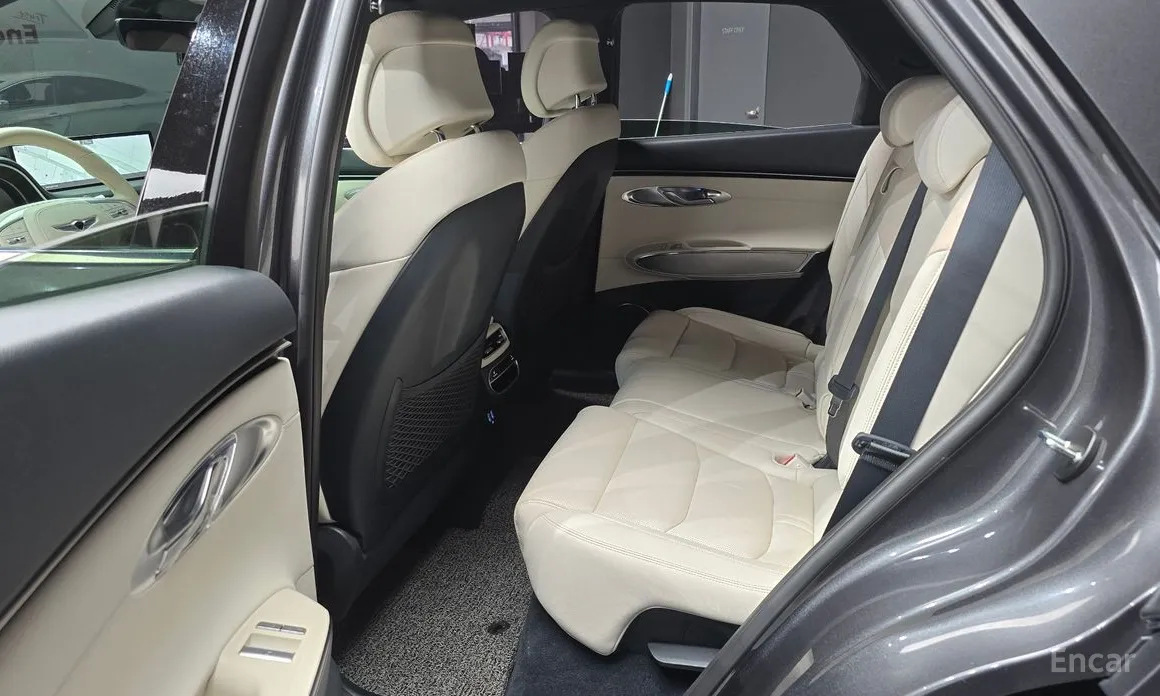 Фото 13 - Genesis GV70