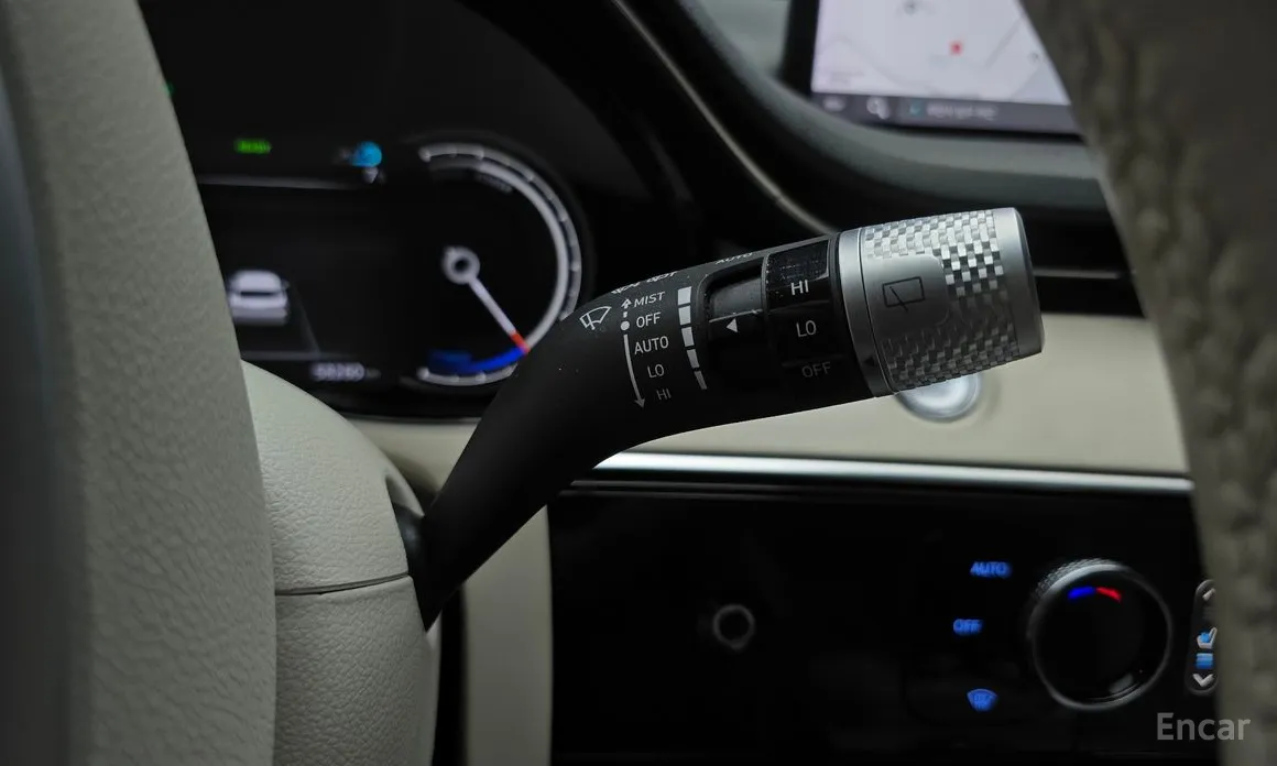 Фото 17 - Genesis GV70