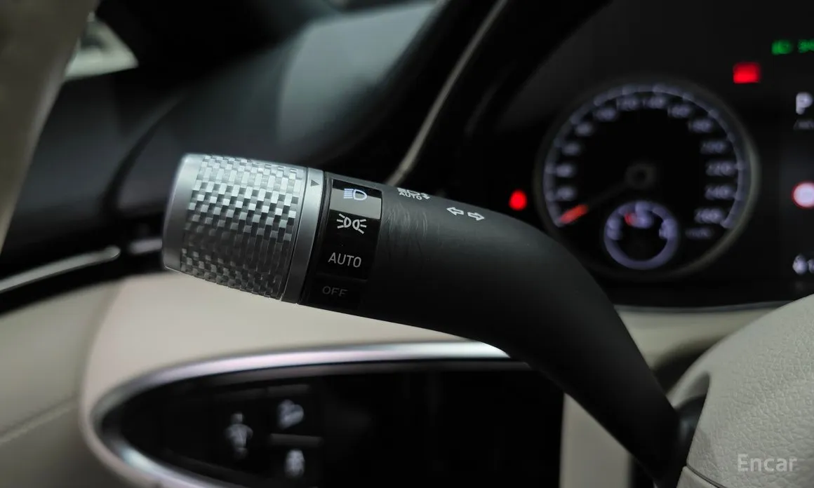 Фото 18 - Genesis GV70