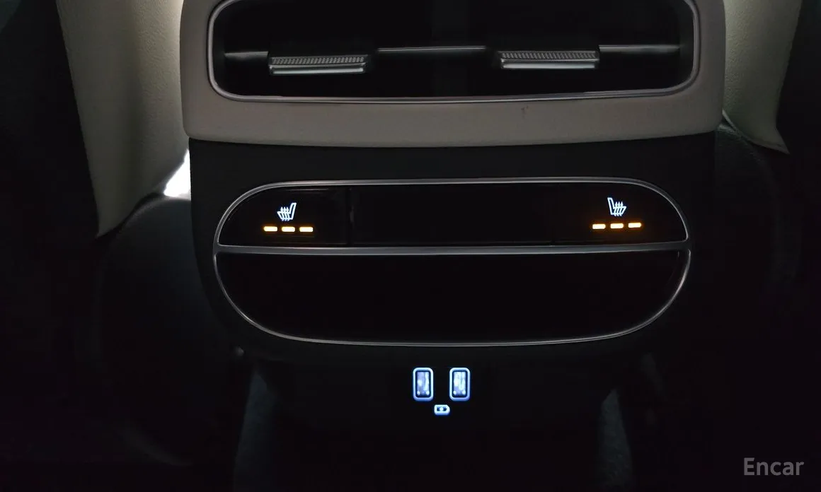 Фото 19 - Genesis GV70