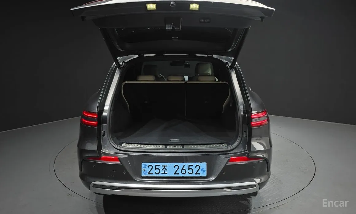 Фото 20 - Genesis GV70