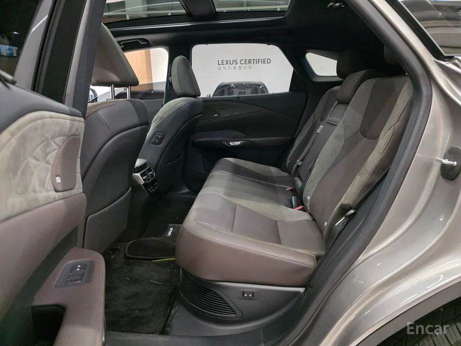 Фото 11 - Lexus RX