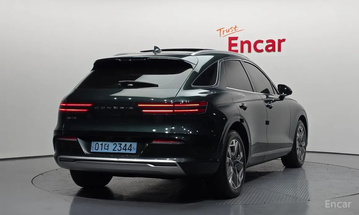 Фото 2 - Genesis GV70