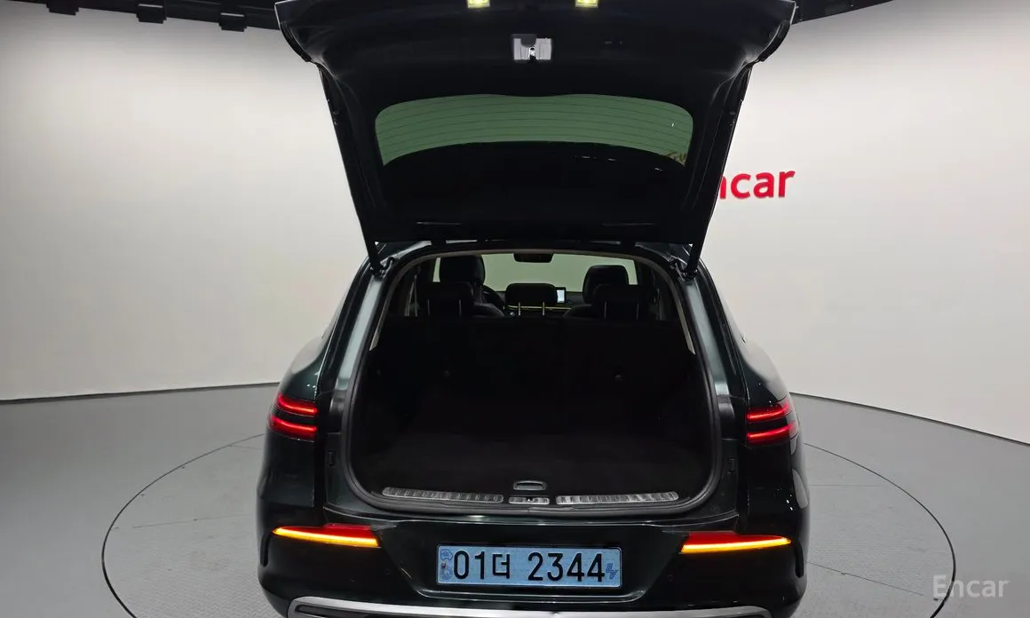 Фото 20 - Genesis GV70