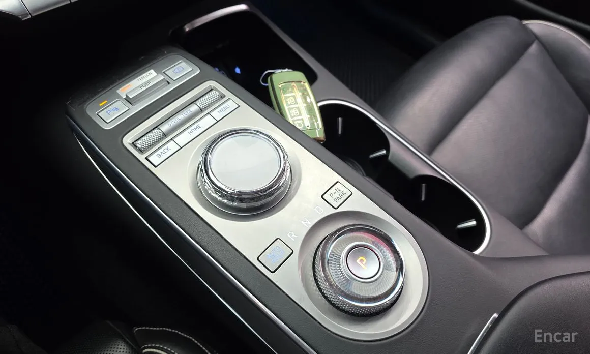 Фото 9 - Genesis GV70