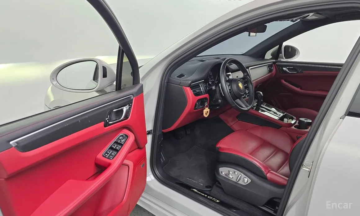 Фото 10 - Porsche Macan