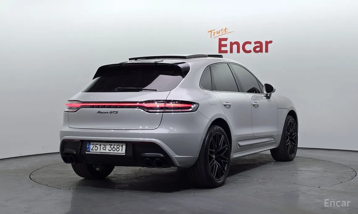 Фото 2 - Porsche Macan