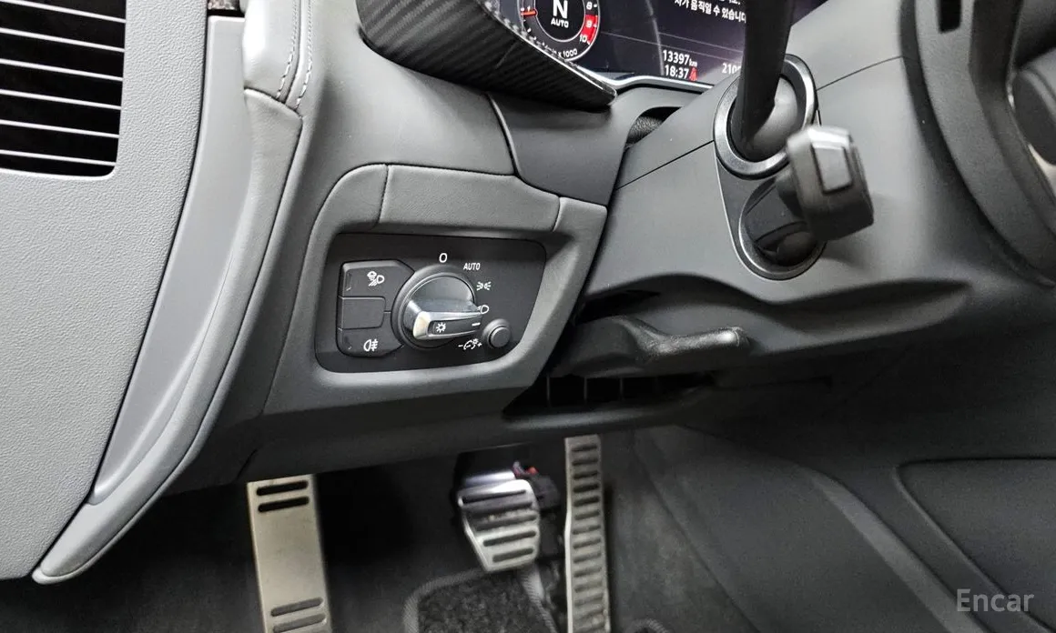 Фото 16 - Audi R8