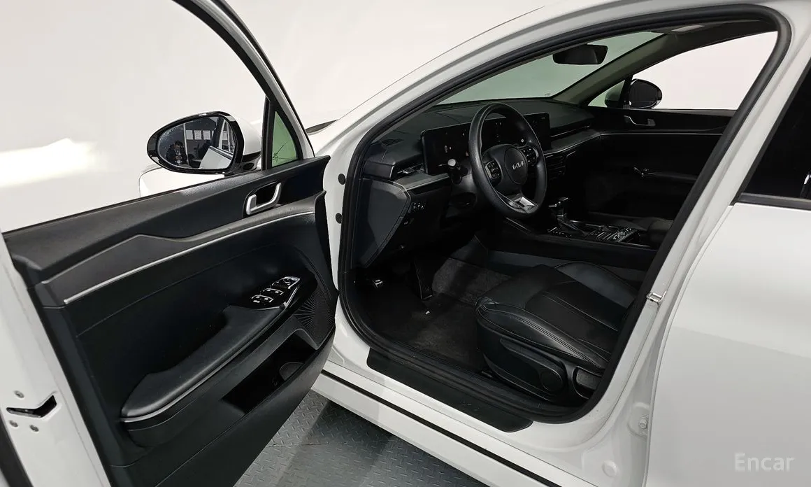 Фото 10 - Kia K5