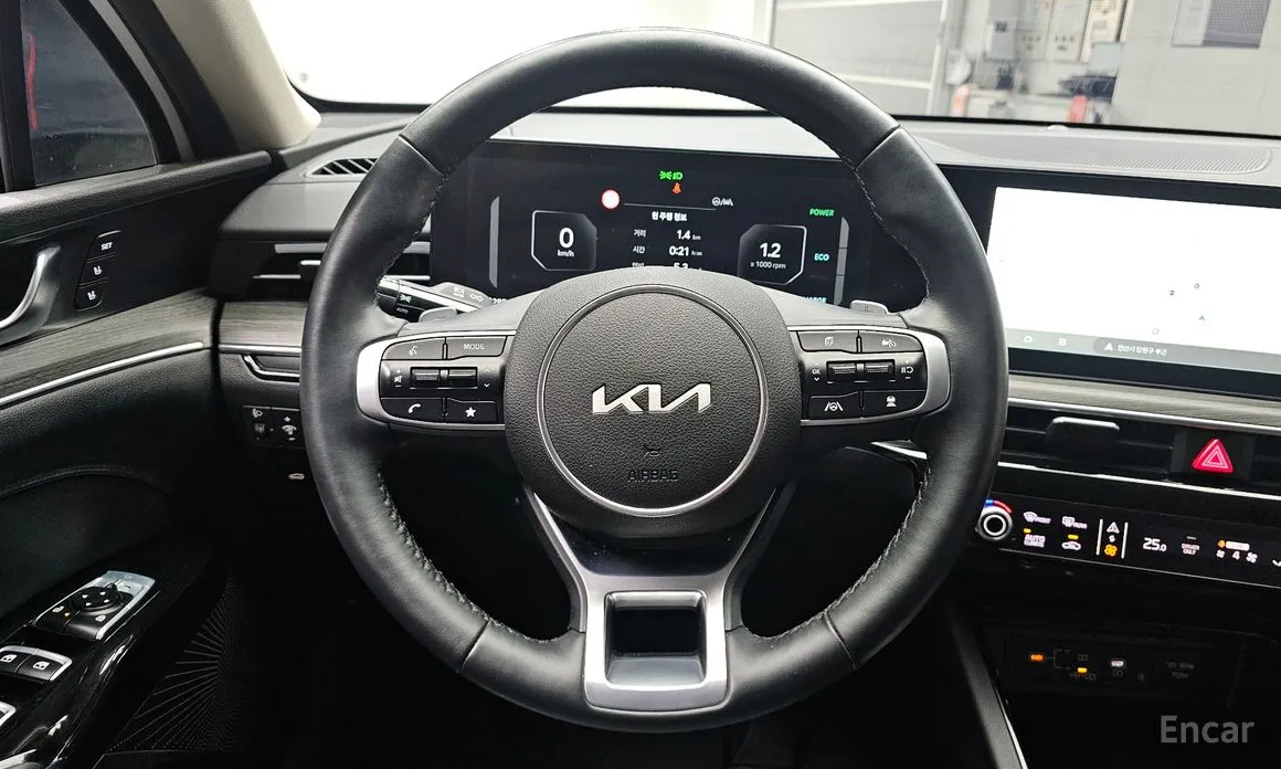 Photo 13 - Kia K5