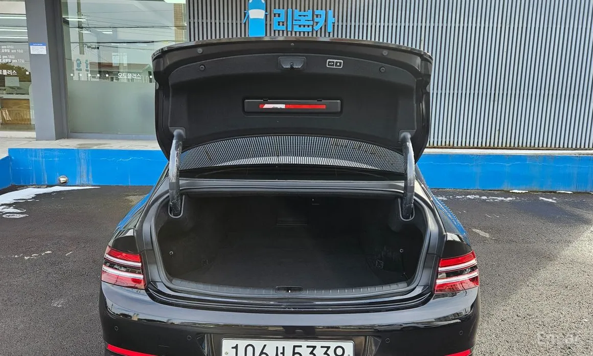 Фото 19 - Genesis G80