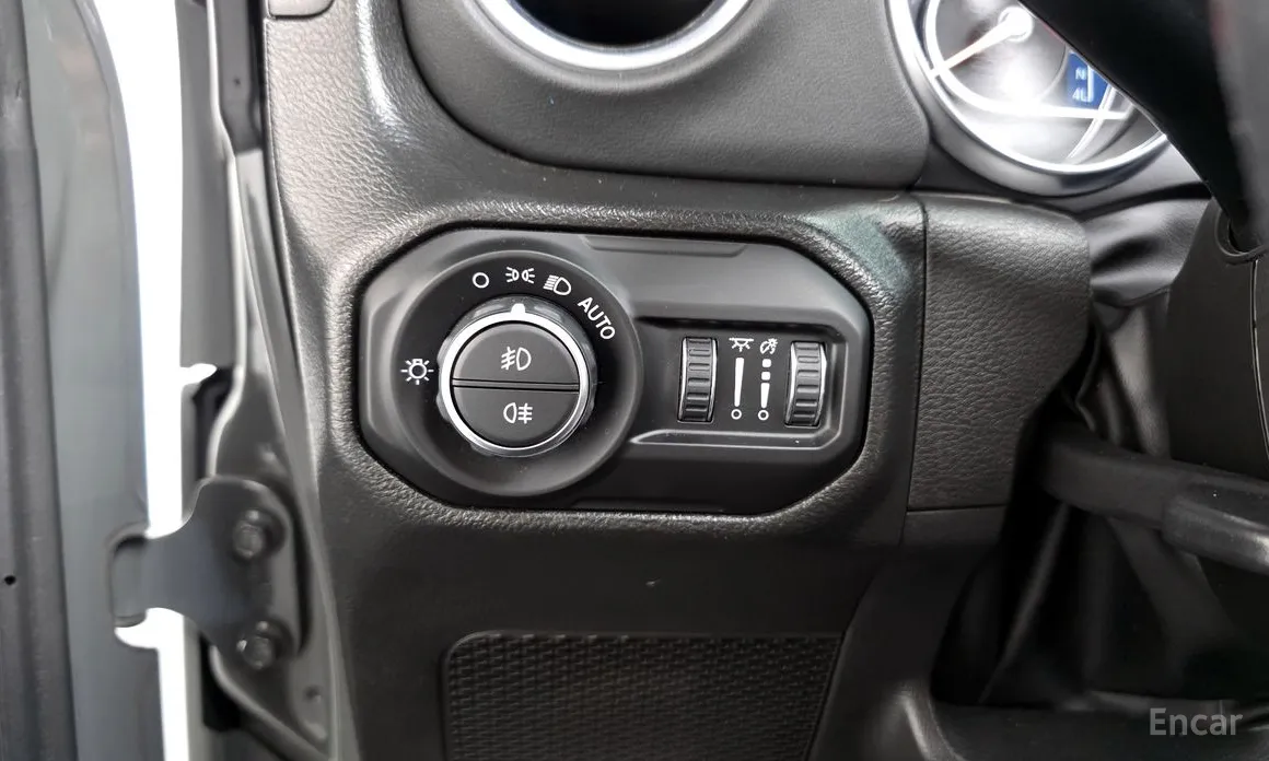 Фото 13 - Jeep Wrangler