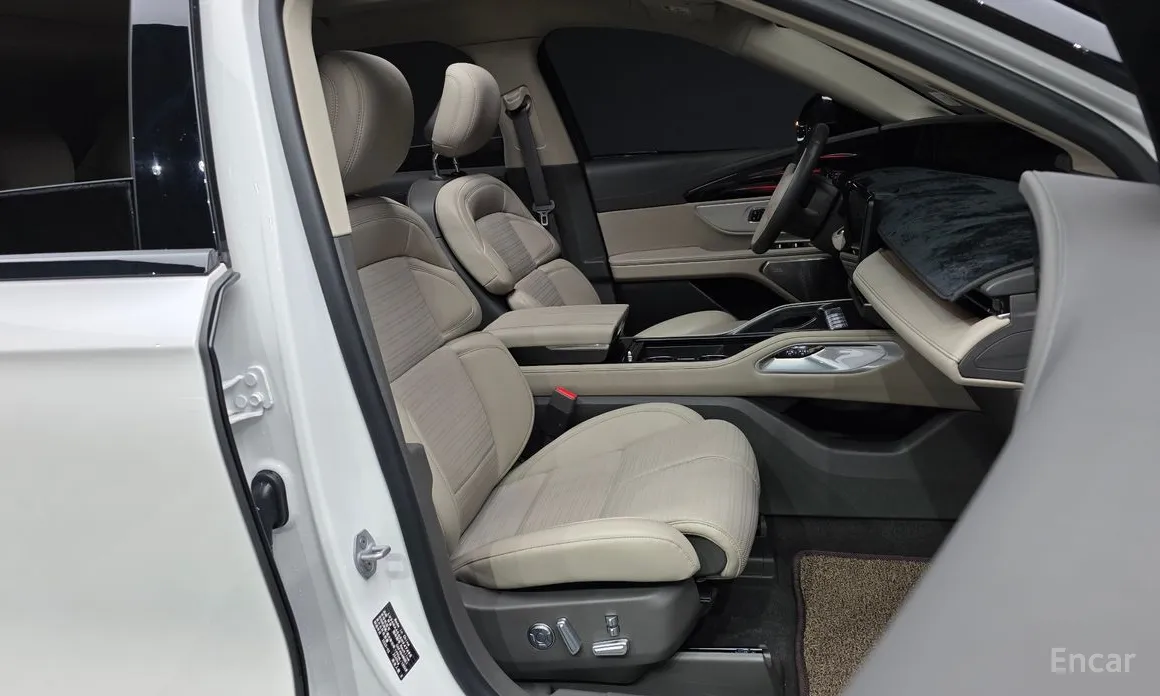 Фото 11 - Lincoln Nautilus