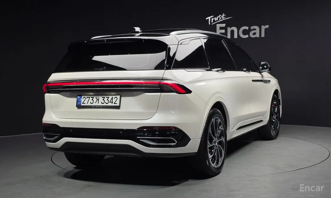 Фото 2 - Lincoln Nautilus