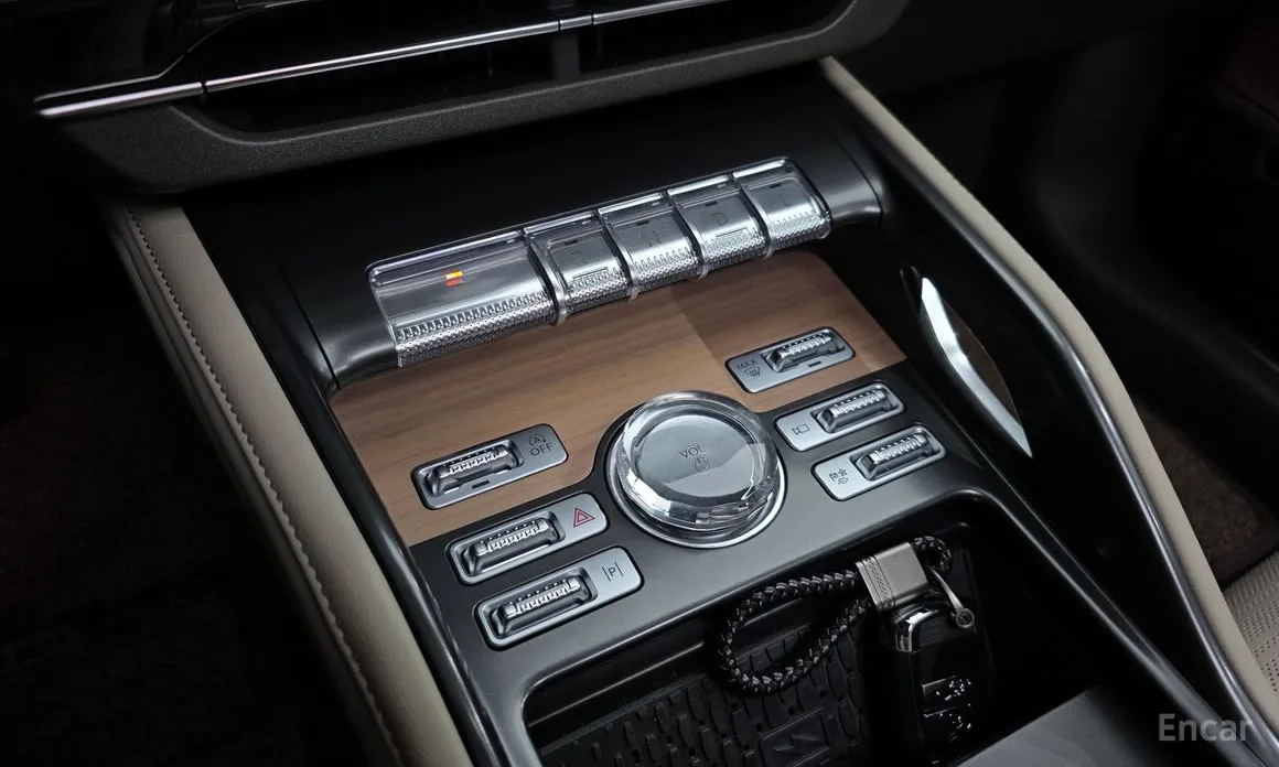 Фото 9 - Lincoln Nautilus