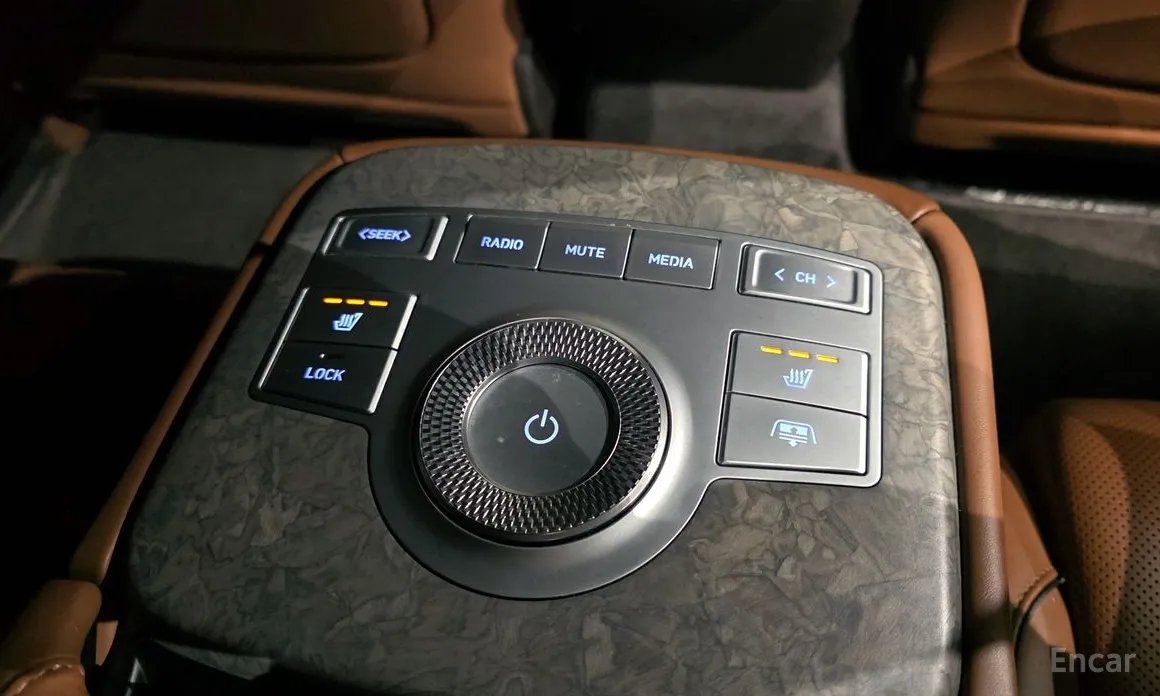 Фото 19 - Genesis G80