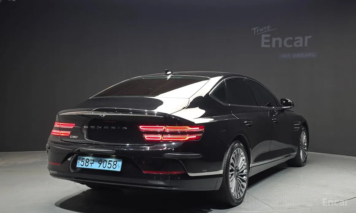 Фото 2 - Genesis G80