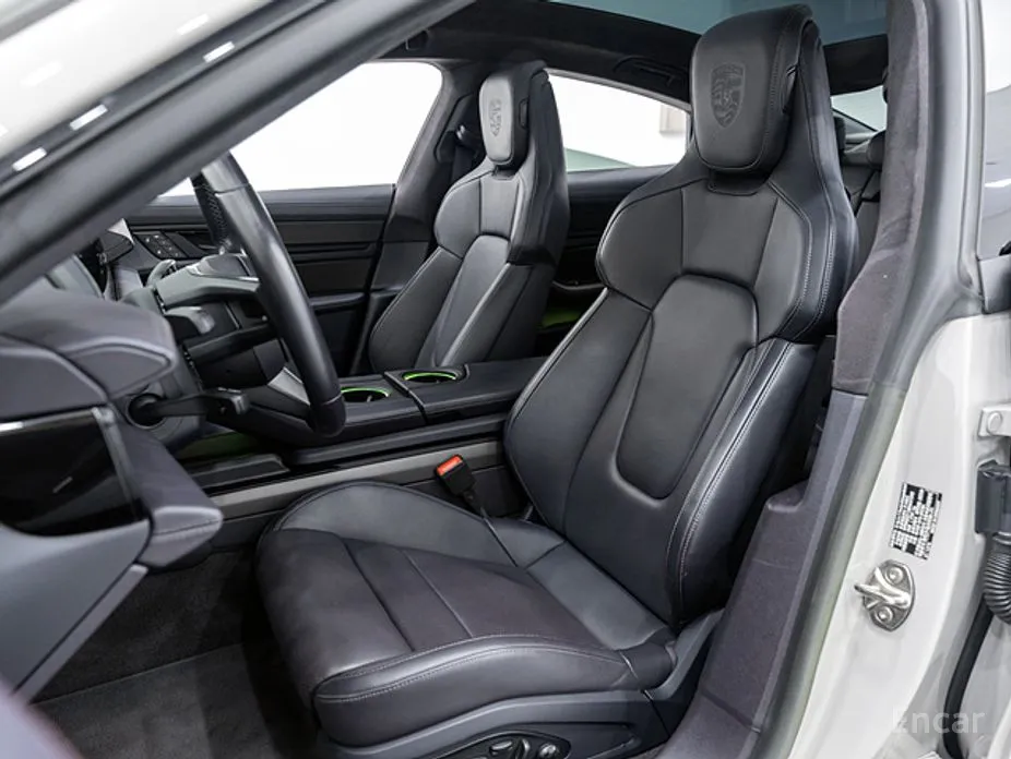 Фото 10 - Porsche Taycan