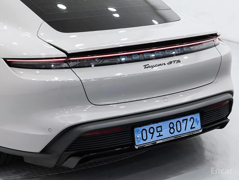 Фото 12 - Porsche Taycan