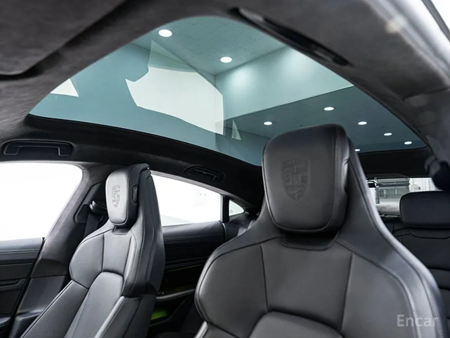 Фото 13 - Porsche Taycan