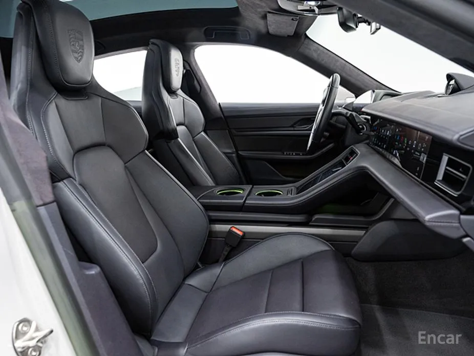 Фото 15 - Porsche Taycan