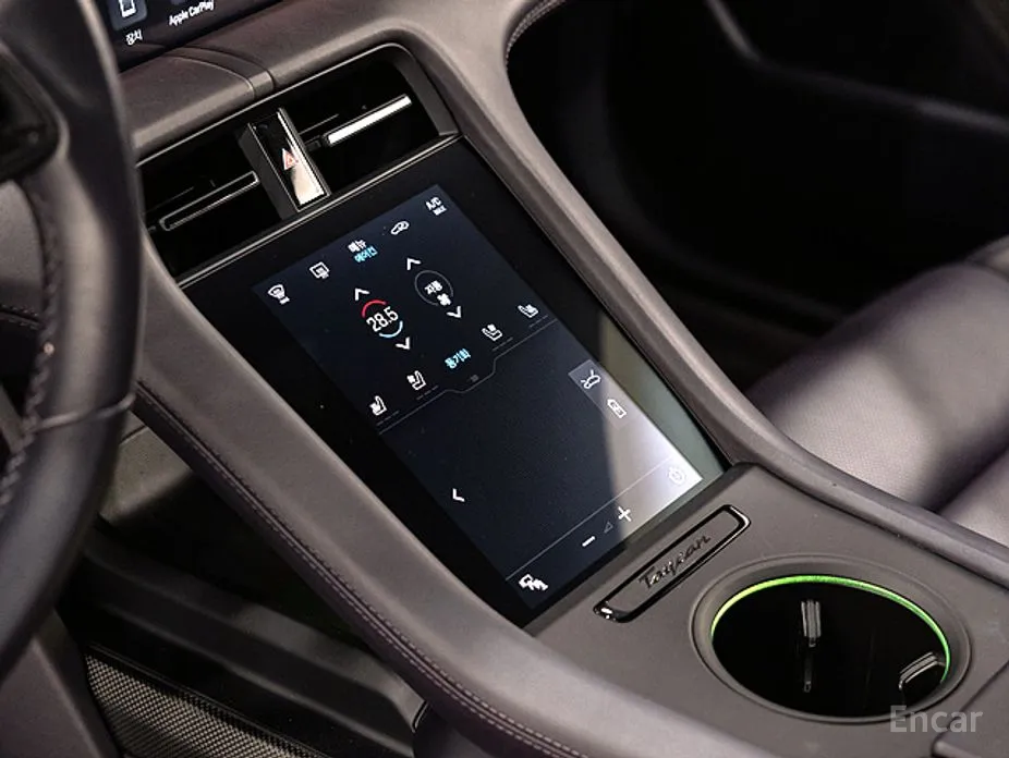 Фото 17 - Porsche Taycan