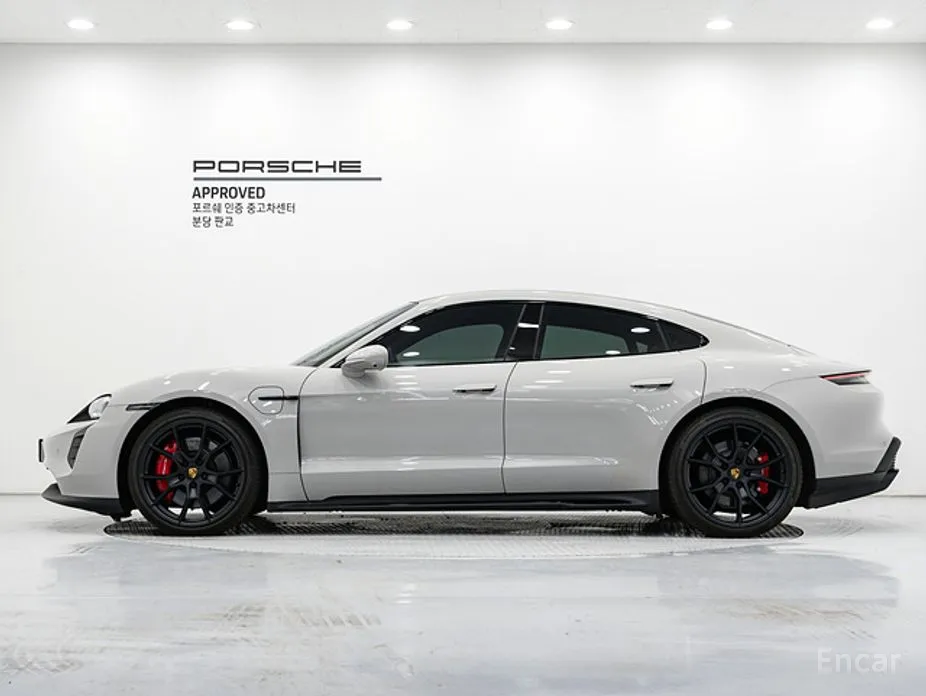 Фото 6 - Porsche Taycan