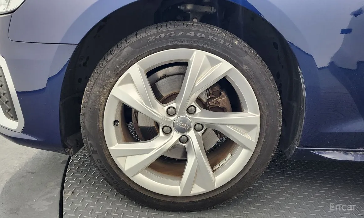 Фото 5 - Audi A4